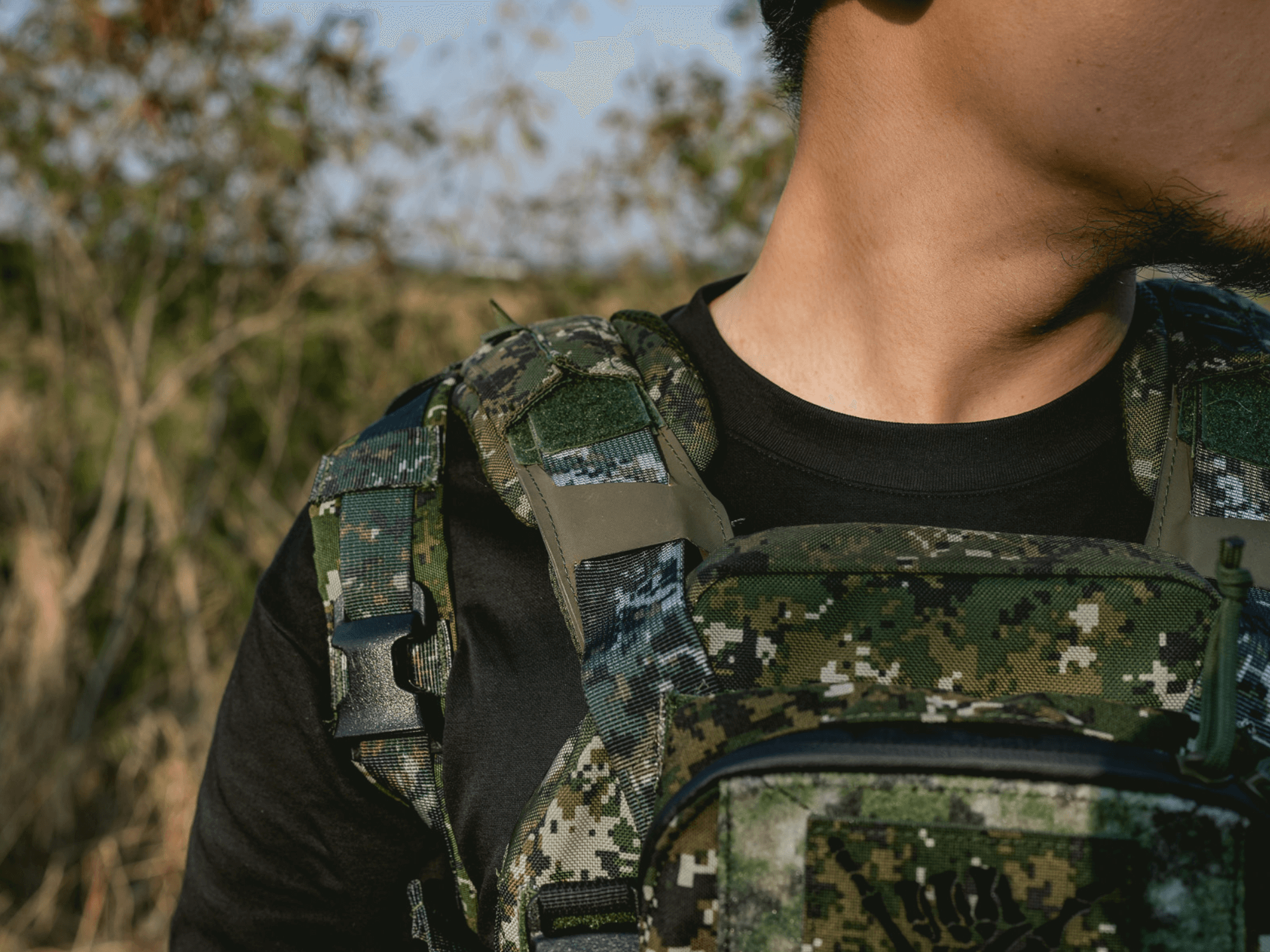 AG112 柵欄式包圍，透過 Tegris 材質解決結構力不足的問題，兼顧透氣、長時間省力等特性。圖片：傲骨裝備屋