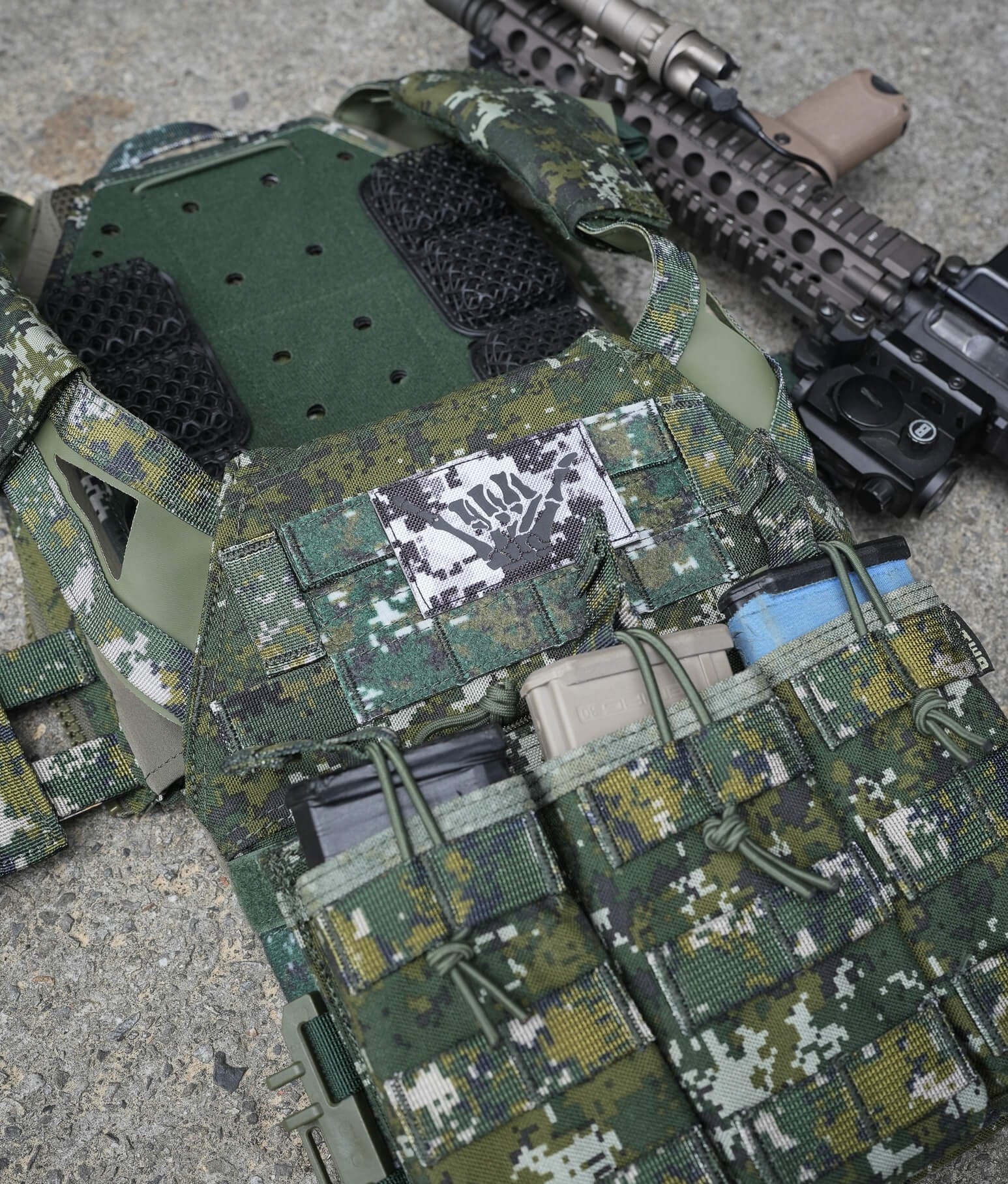 新発売 ޘ JPC 三聯直掛特仕版：省一片，更有效率