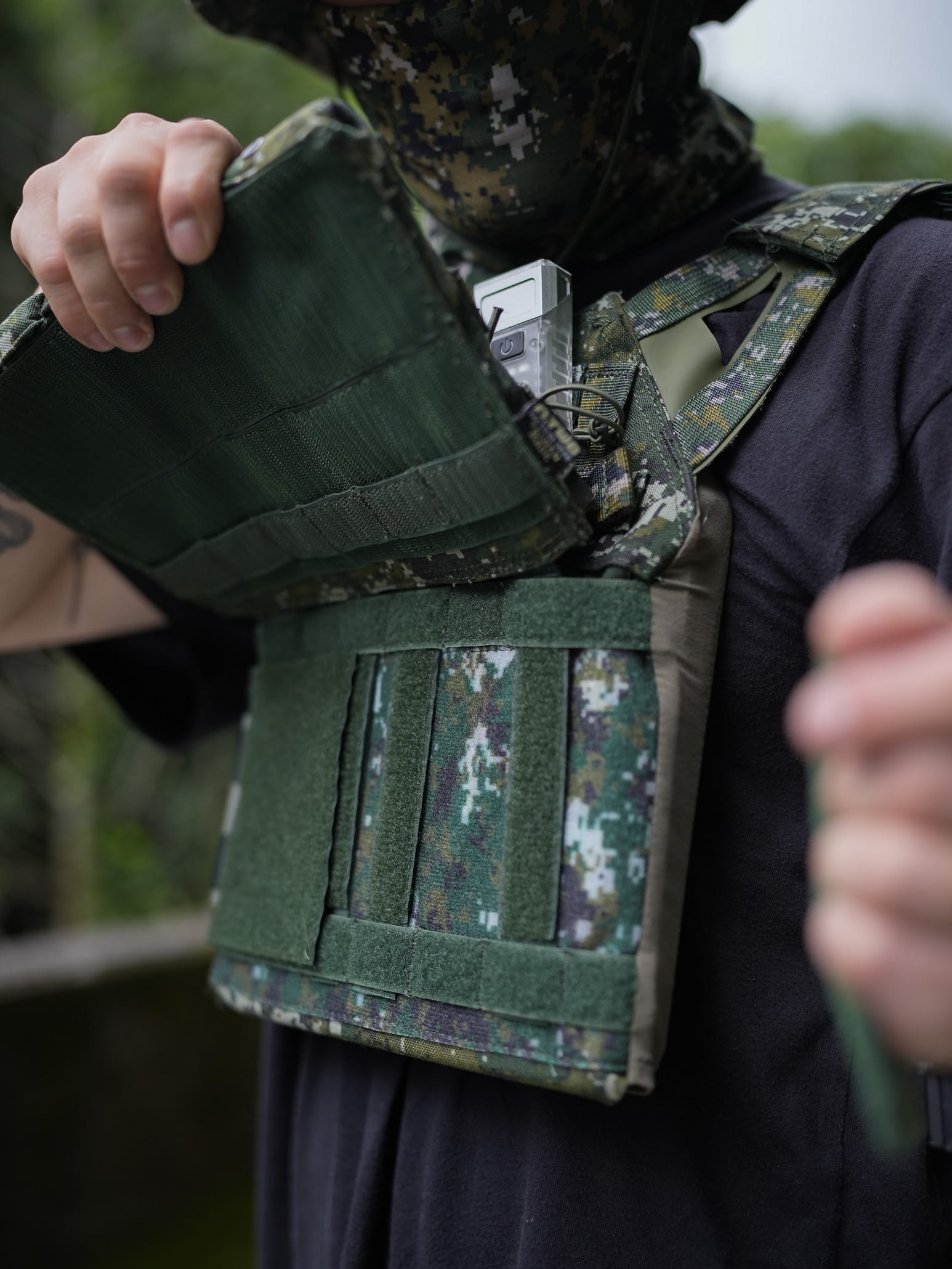 新発売 ޘ JPC 三聯直掛特仕版：省一片，更有效率