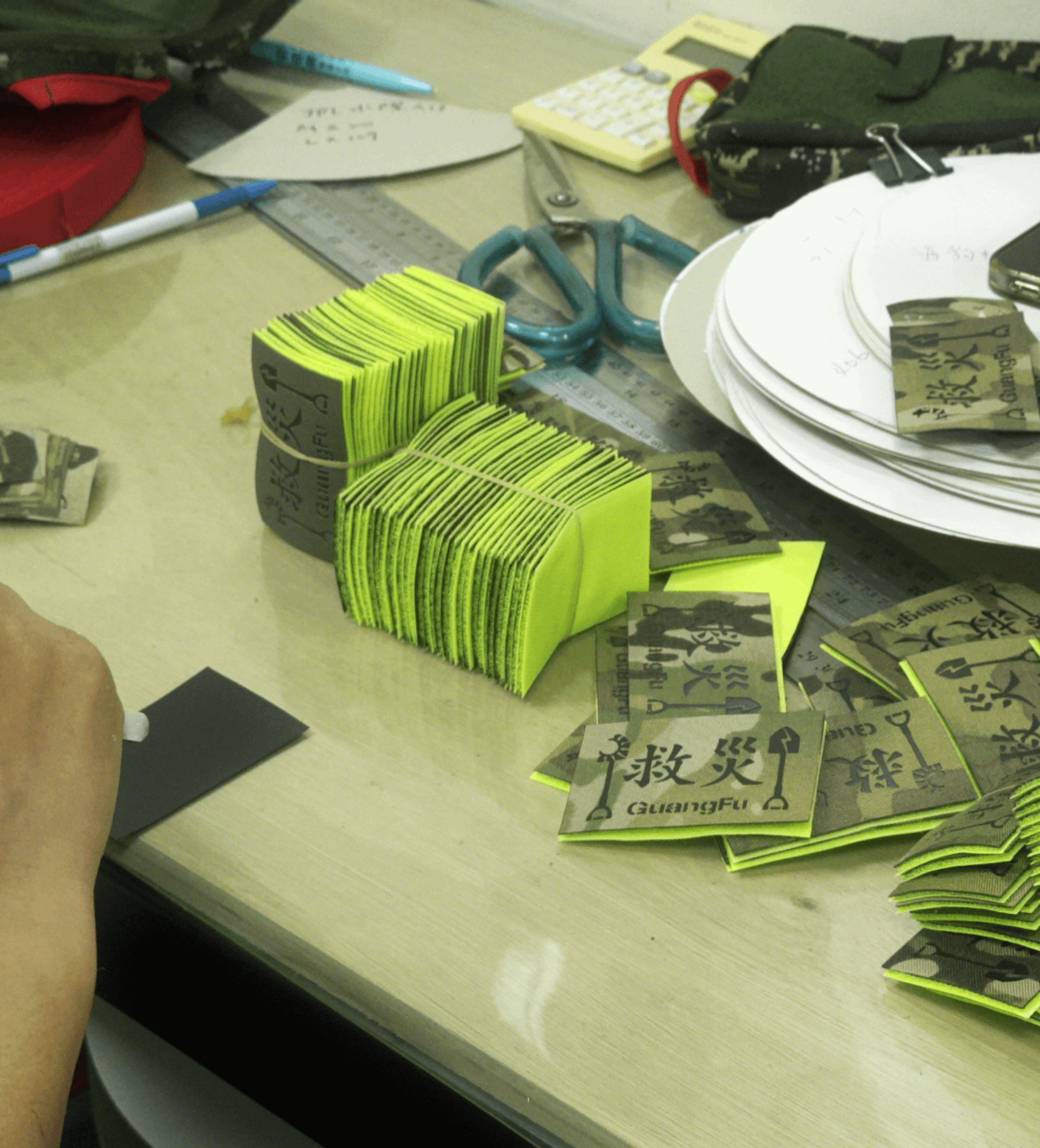 五款臂章趕工中!本週末開始於傲骨門市發送