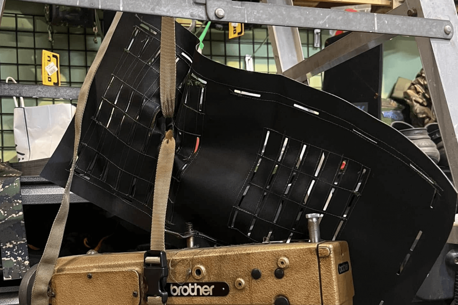 從傳統 MOLLE 到雷射切割：複合布料工藝正在改變你的負重體驗