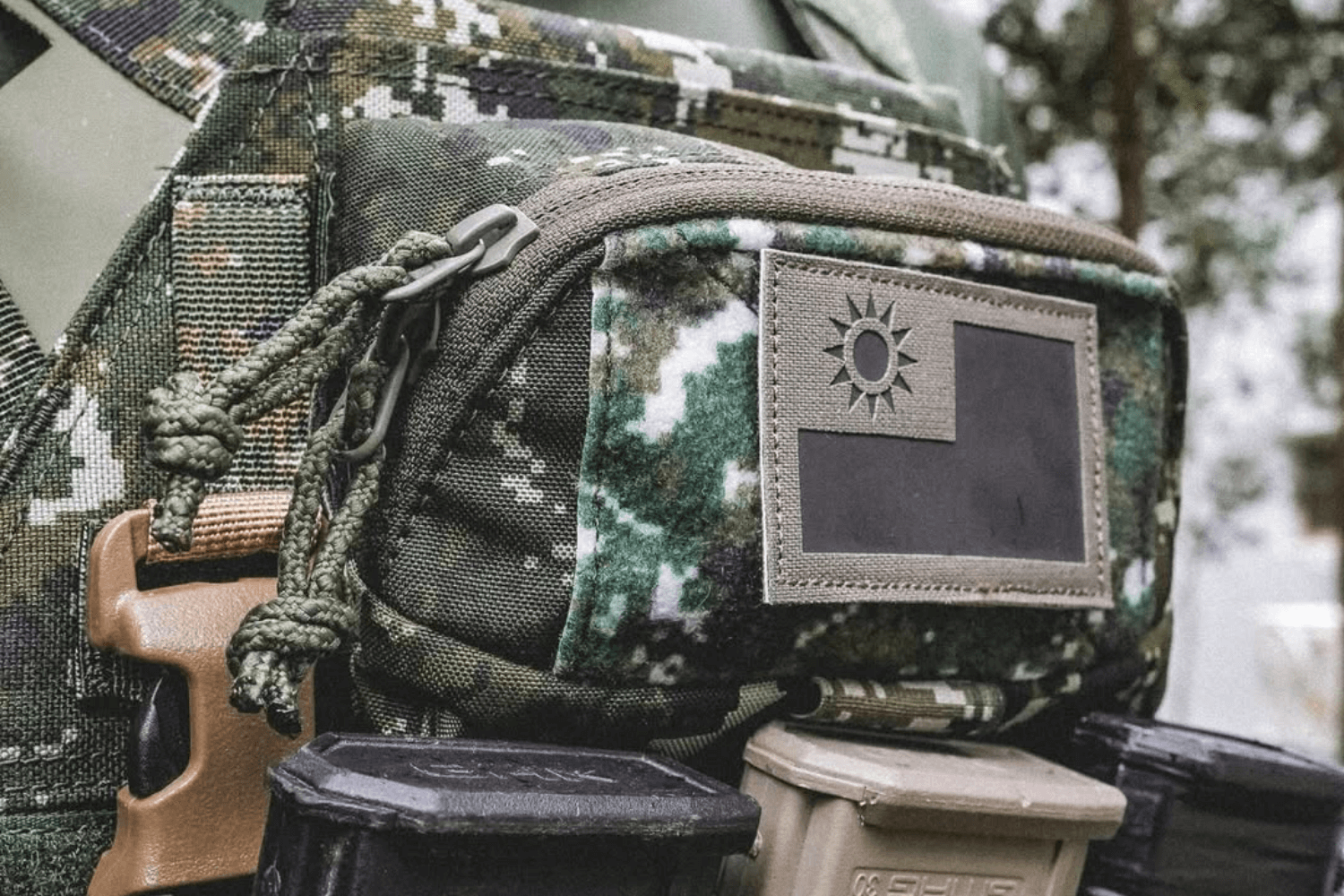 鋼鐵叢林的幾何學：「方寸」痛點，最適合裝甲兵的胸包！傲骨戰術裝備屋